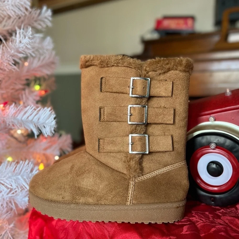 🤎 Girls Faux Fur Silver Buckle Boots